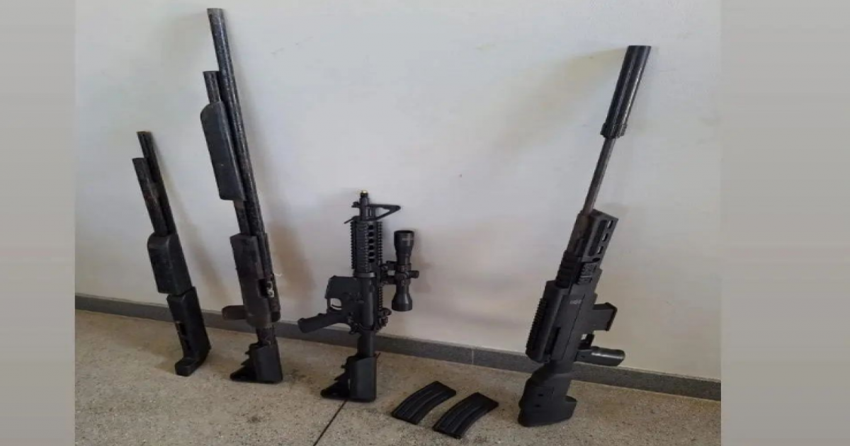 Itaquara: replicas de fuzis estavam enterradas, uma pessoa foi presa