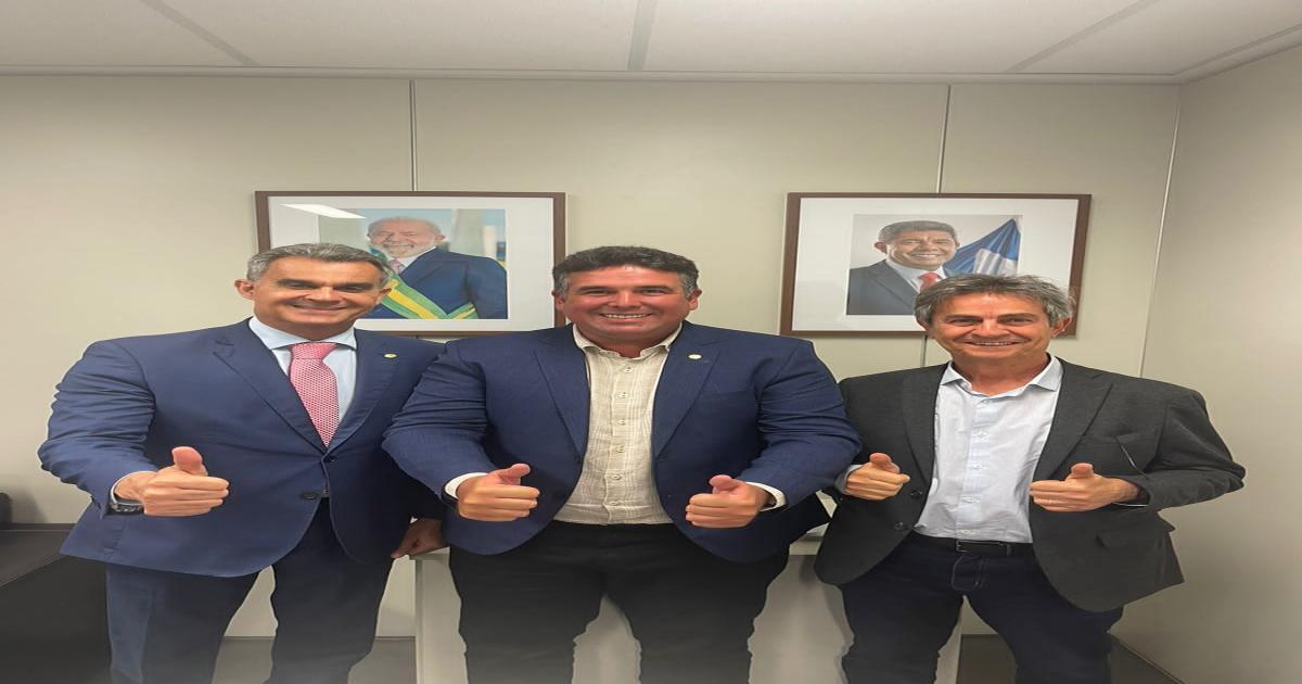 Deputado Estadual Patrick Lopes luta pela pavimentação asfáltica de Teolândia em reunião com Secretário de Infraestrutura