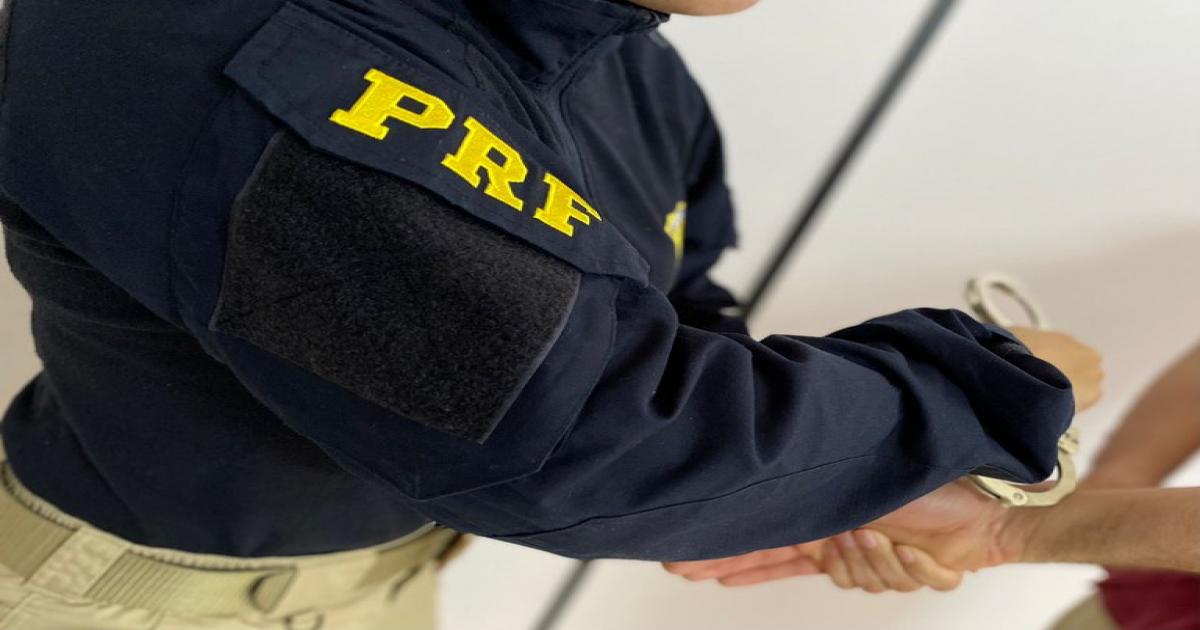 Em Jequié (BA), PRF prende foragido da justiça durante abordagem a ônibus