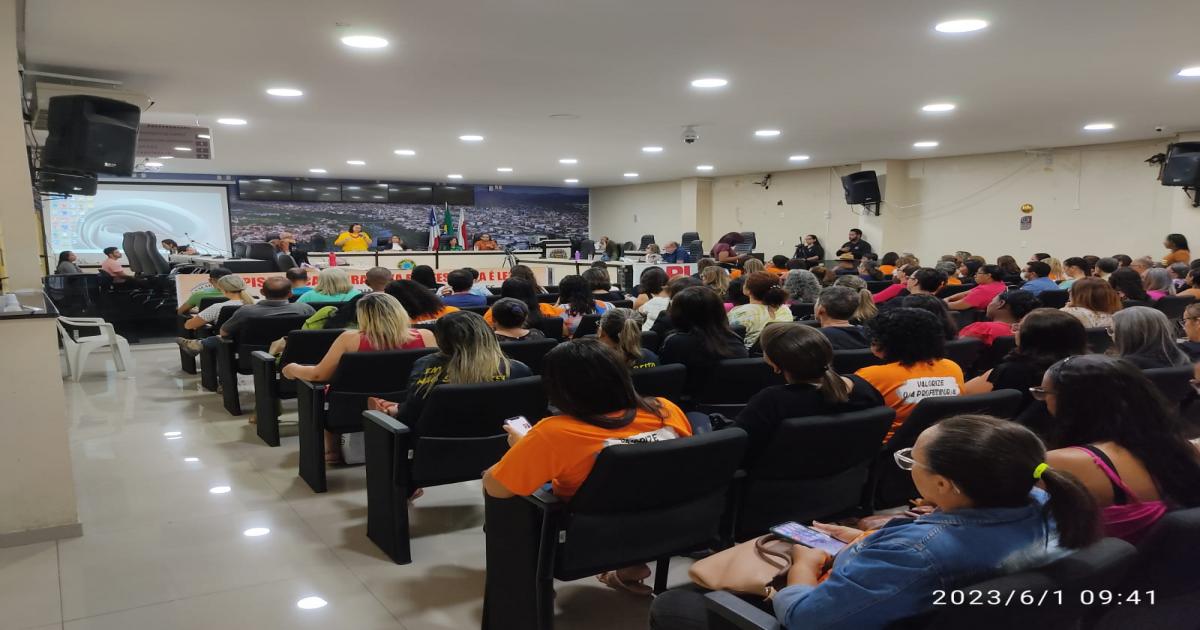 Vereadora Moana Meira comemora a efetiva participação da comunidade em audiência pública que discutiu o piso Nacional do Magistério e a valorização da
