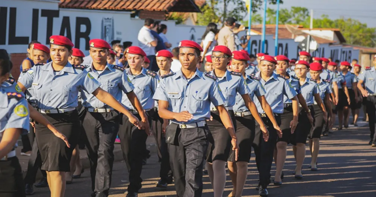 Governo Lula encerra escolas cívico-militares criadas por Bolsonaro
