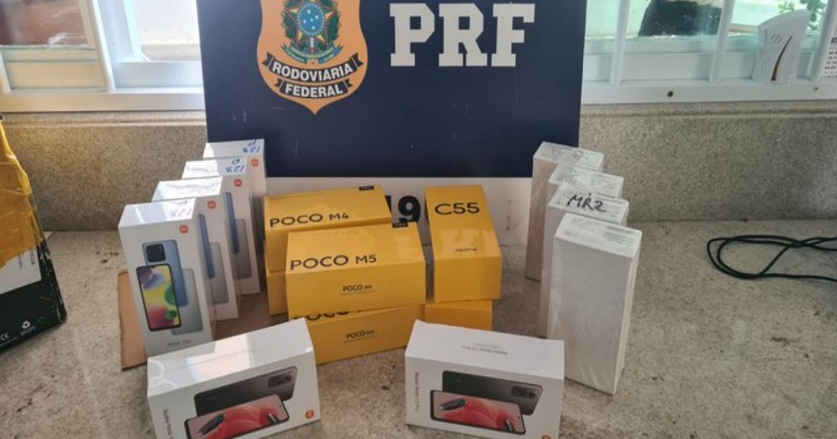 PRF apreende mercadoria por crime fiscal durante abordagem a ônibus em Vitória da Conquista