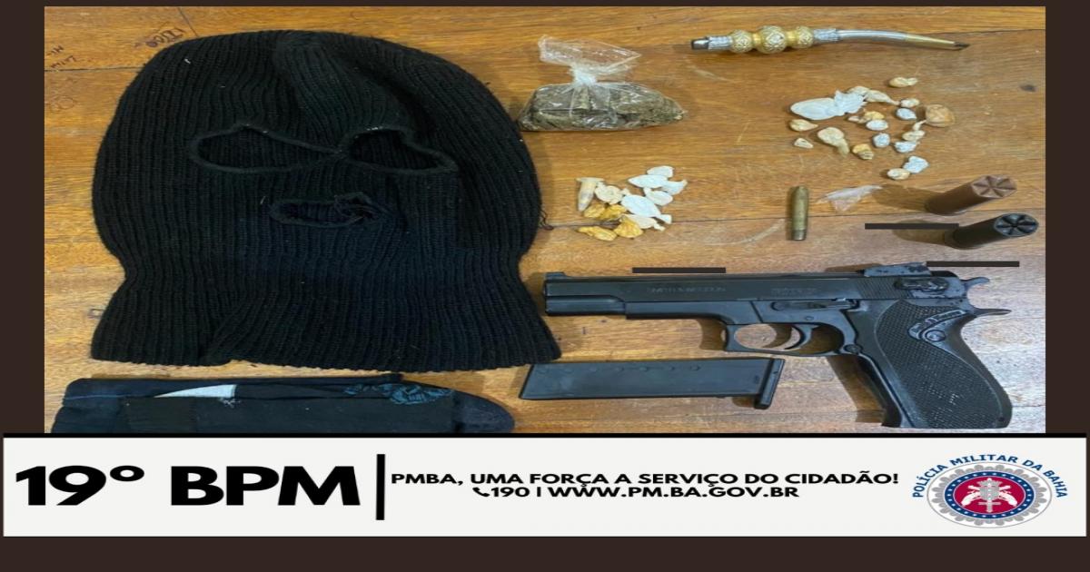 Apuarema: polícia apreende simulacro de arma de fogo, drogas e munições