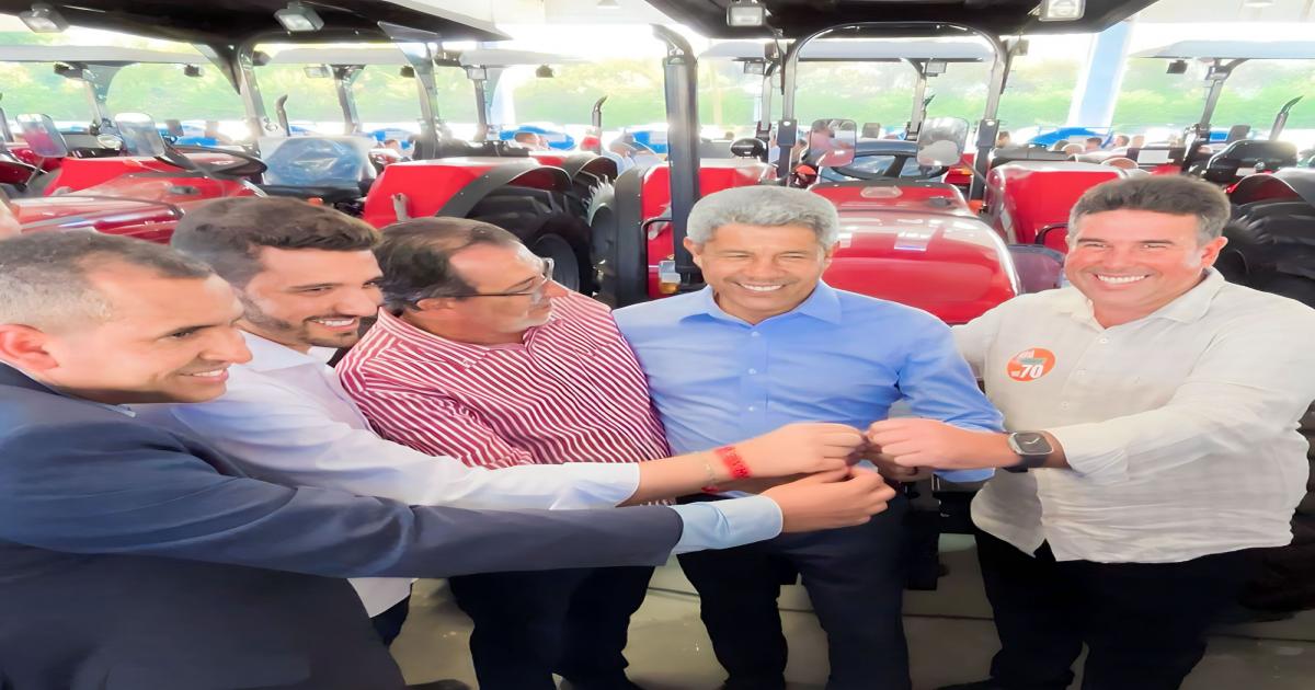 Deputado Patrick Lopes e Governador Jerônimo Rodrigues entregam tratores e caminhões impulsionar a agricultura e a infraestrutura de Irajuba, Marcioní