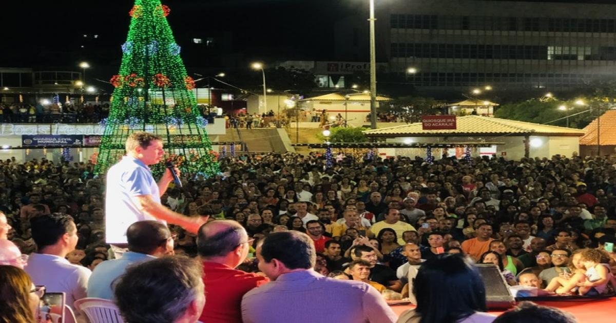 Prefeito Zé Cocá inaugura Praça Rui Barbosa e anuncia atrações do São João