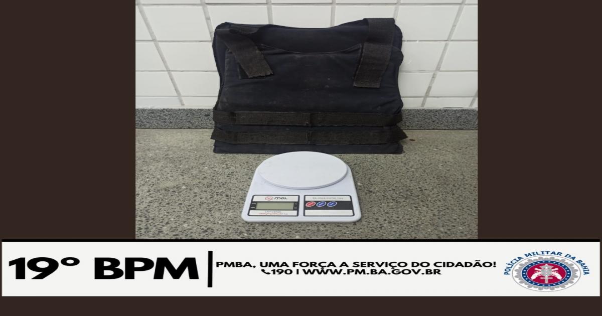Bandidos fogem da polícia abandonam colete a prova de bala