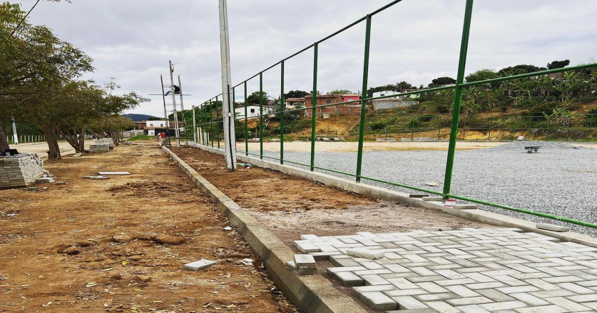 O prefeito João Véi assinou ordem de serviço para construção da segunda etapa da Areninha.