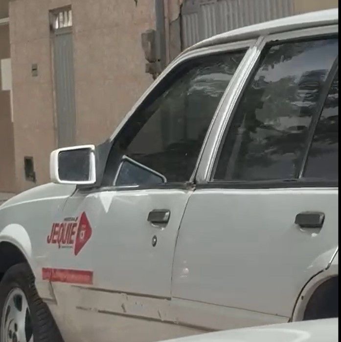 Acusado de dever pensão alimentícia circulava com carro falso da Prefeitura de Jequié Acusado de dever pensão alimentícia circulava com carro falso da Prefeitura de Jequié
