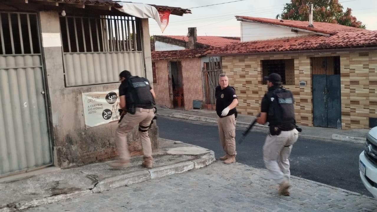Investigadores prendem três acusados de chacina de ciganos em Jequié Investigadores prendem três acusados de chacina de ciganos em Jequié