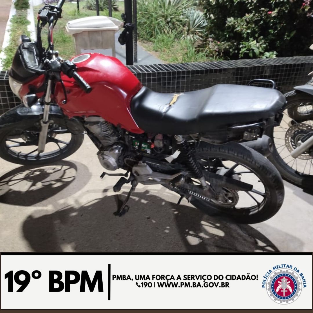 Polícia Militar recupera moto furtada e prende suspeito Polícia Militar recupera moto furtada e prende suspeito