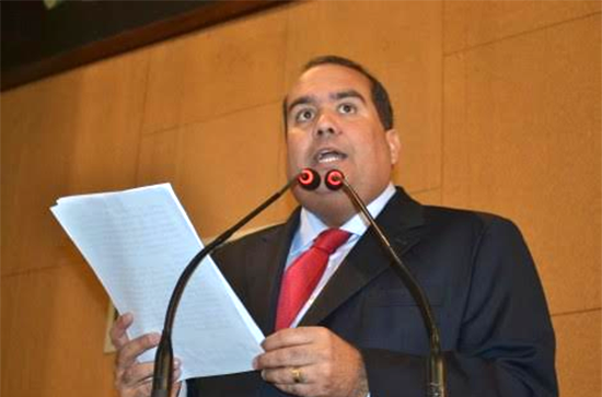Sandro Régis acusa o Governo da Bahia de ter deixado de gastar R$ 270 mi para combater a fome Sandro Régis acusa o Governo da Bahia de ter deixado de gastar R$ 270 mi para combater a fome