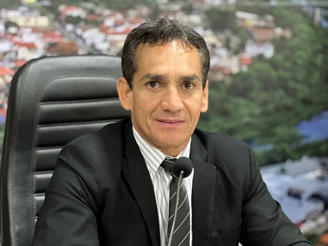 Projeto de Lei de Gutinha propõe denominação de prédio da Sec. de Serviços Públicos em homenagem a Paulo Cirilo Projeto de Lei de Gutinha propõe denominação de prédio da Sec. de Serviços Públicos em homenagem a Paulo Cirilo