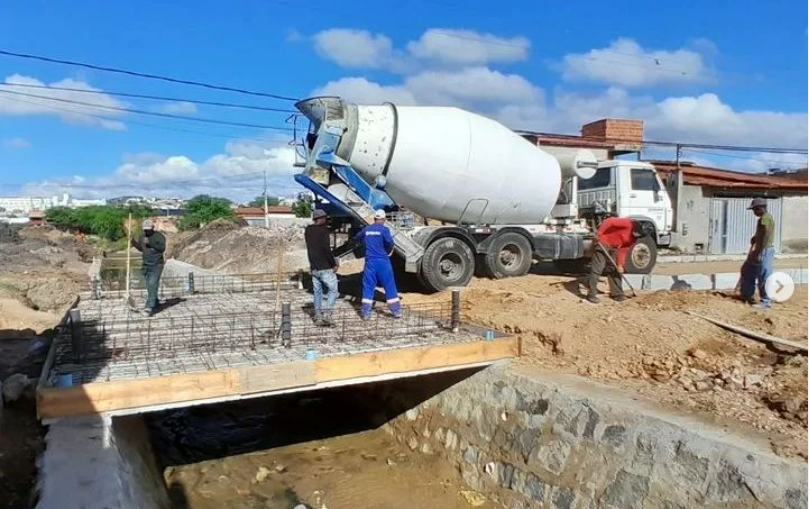 Vereador Soldado Gilvan fiscaliza obras estruturais no bairro Pompílio Sampaio Vereador Soldado Gilvan fiscaliza obras estruturais no bairro Pompílio Sampaio