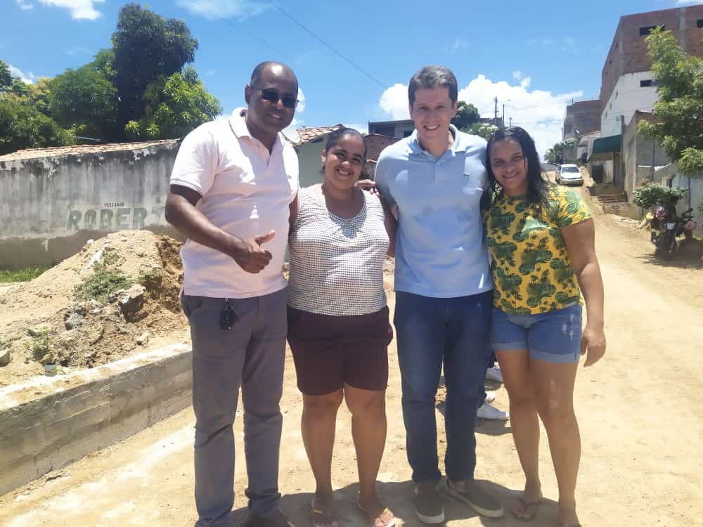 Vereador Gilvam fiscaliza obras de infraestrutura no bairro Pompílio Sampaio