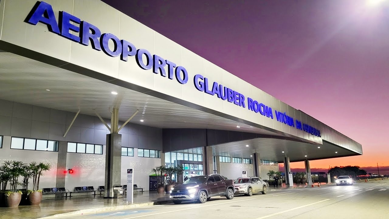 Mulher é presa após furtar celular dentro do avião em Vitória da Conquista Mulher é presa após furtar celular dentro do avião em Vitória da Conquista