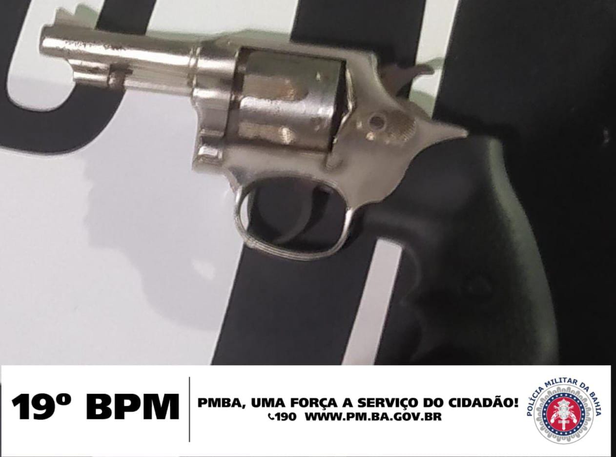 Jitaúna: durante blitz homem é flagrado com arma de fogo Jitaúna: durante blitz homem é flagrado com arma de fogo