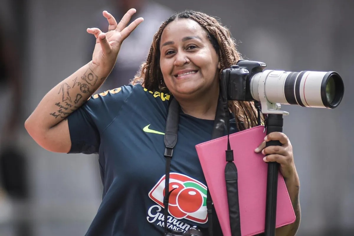 FBF repudia atos racistas contra fotógrafa da entidade na Arena Fonte Nova FBF repudia atos racistas contra fotógrafa da entidade na Arena Fonte Nova