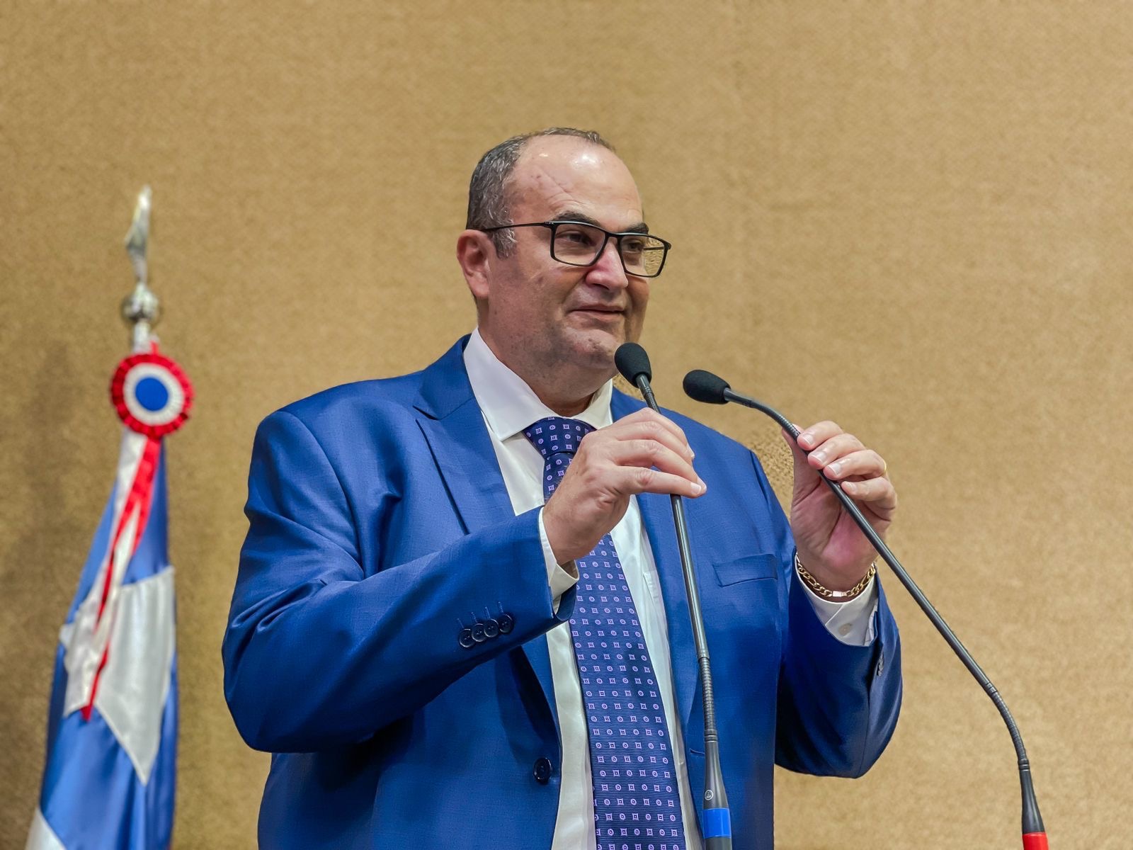 Levantamento aponta os 12 deputados estaduais mais atuantes da Bahia Levantamento aponta os 12 deputados estaduais mais atuantes da Bahia