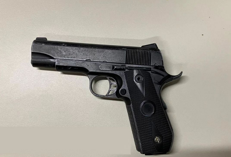 Aluno é apreendido com arma de fogo em escola pública na cidade de Jaguaquara Aluno é apreendido com arma de fogo em escola pública na cidade de Jaguaquara
