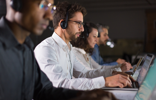 Com reoneração da folha de pagamento, empresas de call center podem demitir 400 mil em dois anos Com reoneração da folha de pagamento, empresas de call center podem demitir 400 mil em dois anos