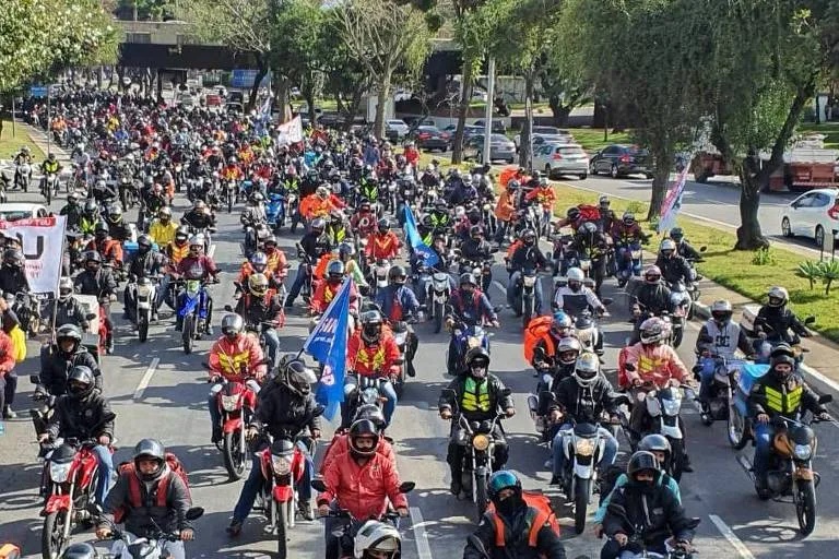 Entregadores de aplicativo protestam contra regulamentação do governo Lula Entregadores de aplicativo protestam contra regulamentação do governo Lula