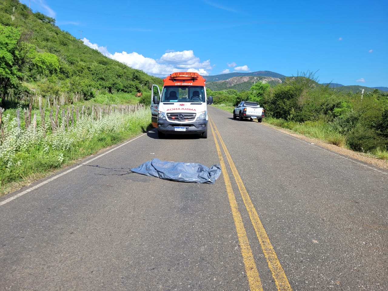 Carro atropela e mata homem na BR 330 em Jequié Carro atropela e mata homem na BR 330 em Jequié