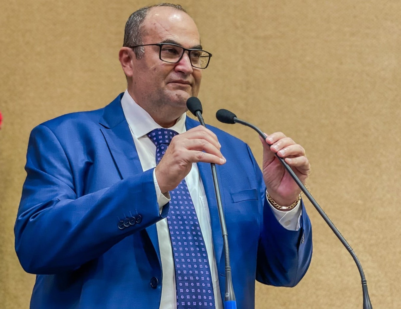 Pré-candidato Betão, apoiado por Hassan lidera pesquisa em Apuarema Pré-candidato Betão, apoiado por Hassan lidera pesquisa em Apuarema