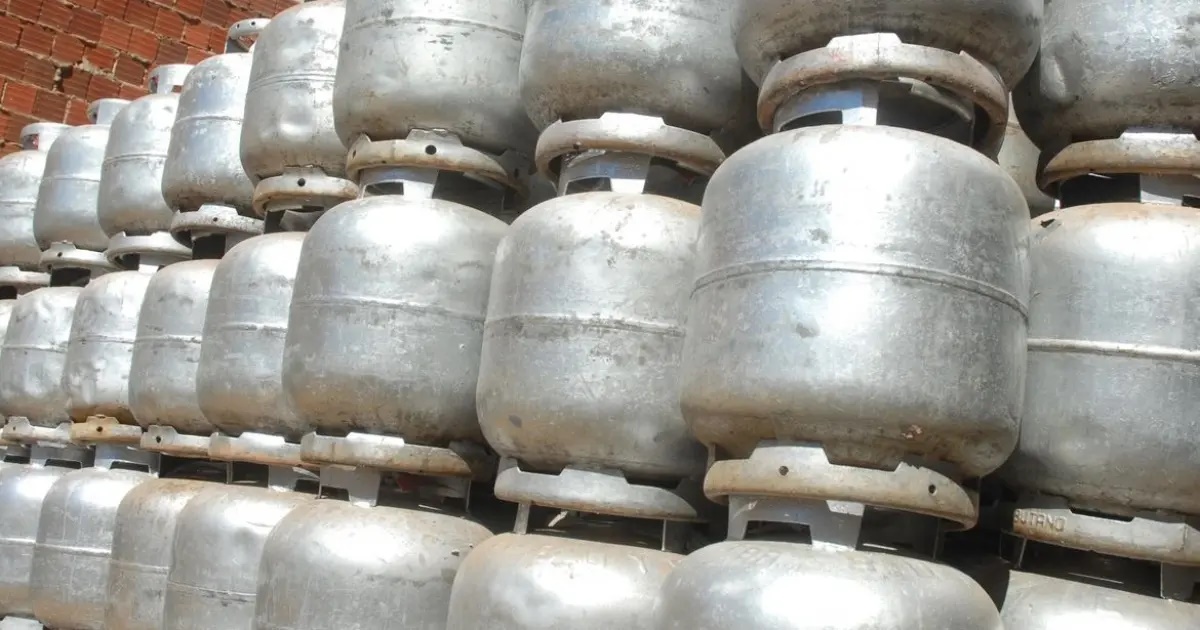 Reajuste no ICMS deixa gasolina, diesel e gás de cozinha mais caros na Bahia Reajuste no ICMS deixa gasolina, diesel e gás de cozinha mais caros na Bahia