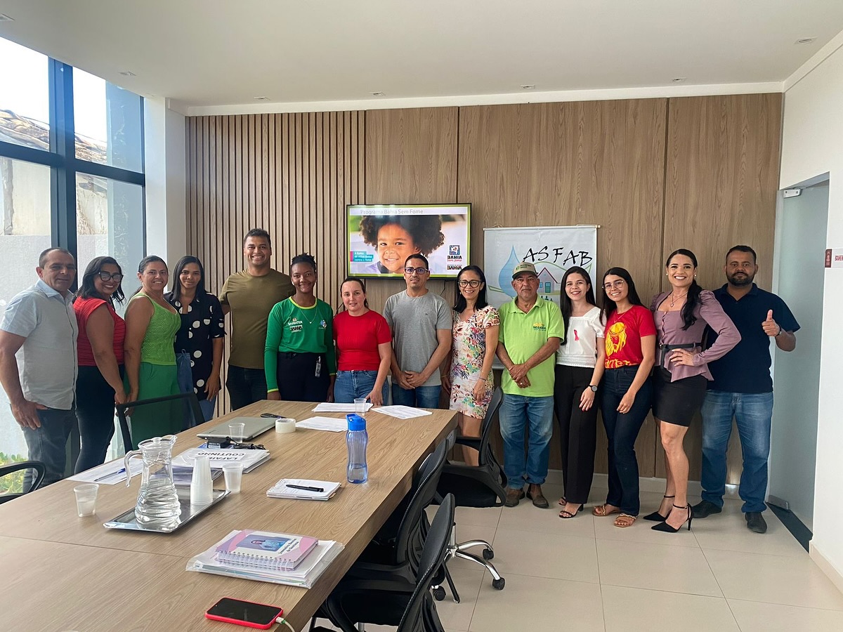 Lafaiete Coutinho l gestores apresentaram o Programa Bahia Sem Fome Lafaiete Coutinho l gestores apresentaram o Programa Bahia Sem Fome