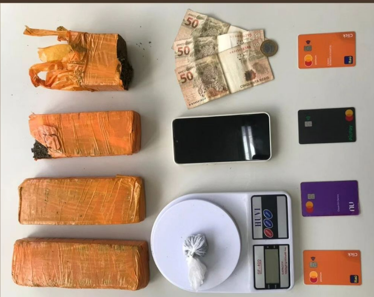 Jaguaquara: traficante detido com 4 tabletes de maconha Jaguaquara: traficante detido com 4 tabletes de maconha
