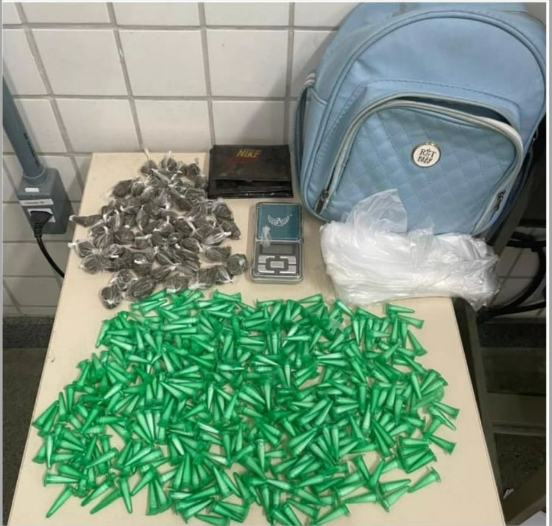 Traficante detido na 25 de Dezembro com grande quantidade de maconha e cocaína Traficante detido na 25 de Dezembro com grande quantidade de maconha e cocaína