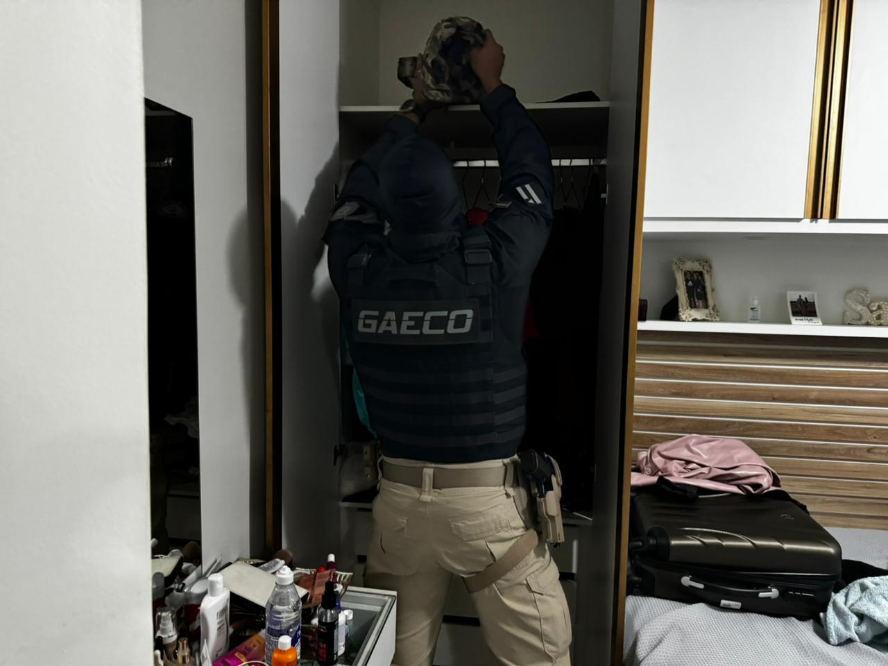 Operação Prenúncio: Policial militar é alvo de busca e apreensão em Brumado Operação Prenúncio: Policial militar é alvo de busca e apreensão em Brumado