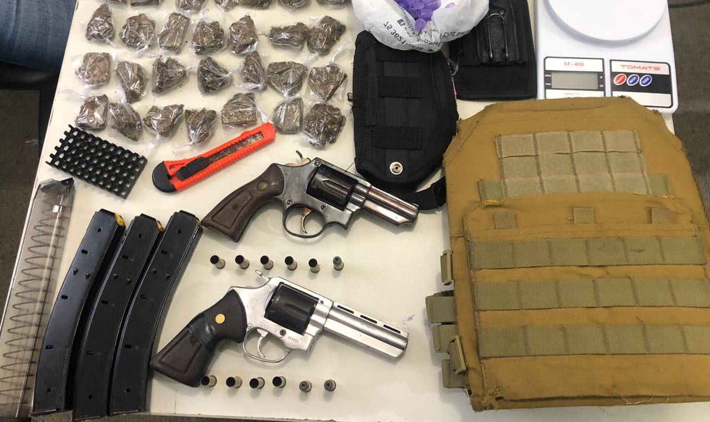 FICCO Bahia e PM alcançam traficantes que exibiam armas nas redes sociais e usavam drone para monitorar rivais FICCO Bahia e PM alcançam traficantes que exibiam armas nas redes sociais e usavam drone para monitorar rivais