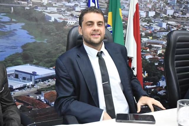 Ramon Fernandes volta a requer implantação de um Campus da Universidade Federal em Jequié Ramon Fernandes volta a requer implantação de um Campus da Universidade Federal em Jequié