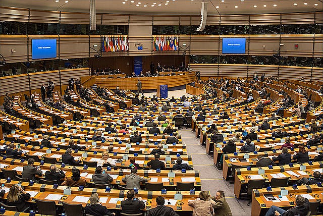 Moraes é denunciado à UE por abusos, censuras e violações dos direitos humanos Moraes é denunciado à UE por abusos, censuras e violações dos direitos humanos