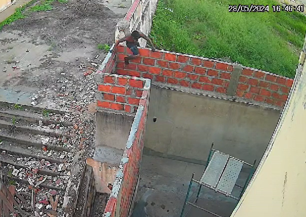 Ladrão é flagrado furtando o Palácio das Artes e a Igreja Imaculada Conceição Ladrão é flagrado furtando o Palácio das Artes e a Igreja Imaculada Conceição