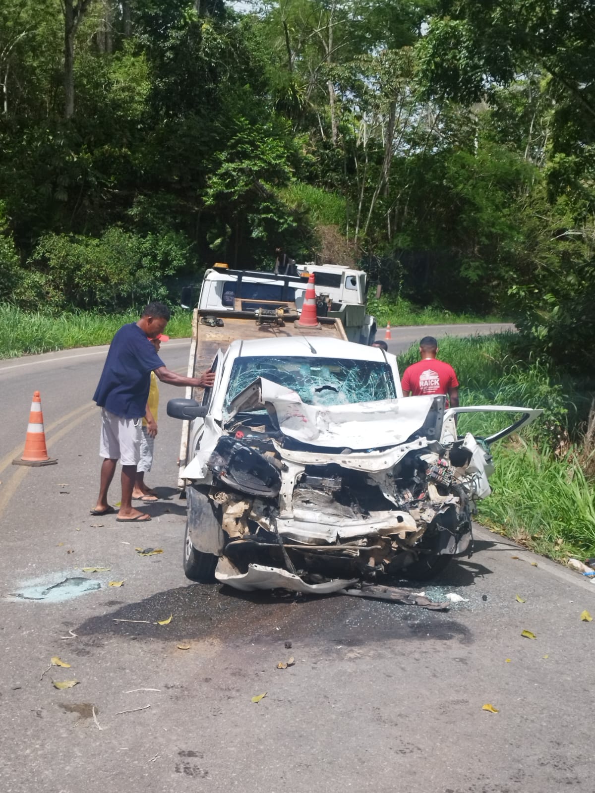 Acidente na estrada de Ibirataia deixou uma pessoa morta e 2 feridos Acidente na estrada de Ibirataia deixou uma pessoa morta e 2 feridos