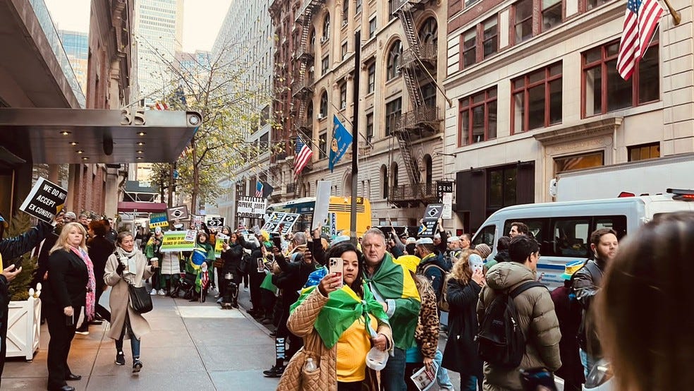 Moraes usou estrutura do TSE contra manifestantes brasileiros em Nova York Moraes usou estrutura do TSE contra manifestantes brasileiros em Nova York