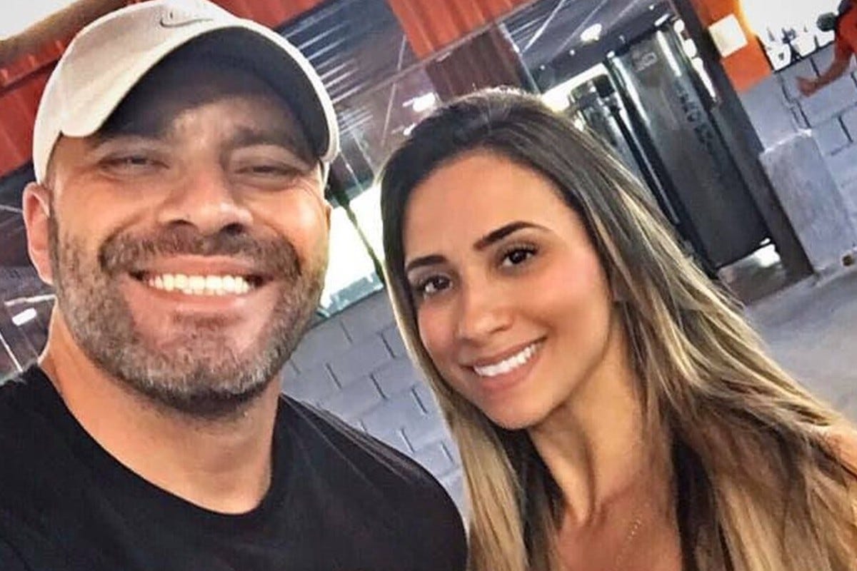 Moraes determina bloqueio de redes sociais da esposa de Silveira e impõe multa diária de R$ 50 mil Moraes determina bloqueio de redes sociais da esposa de Silveira e impõe multa diária de R$ 50 mil