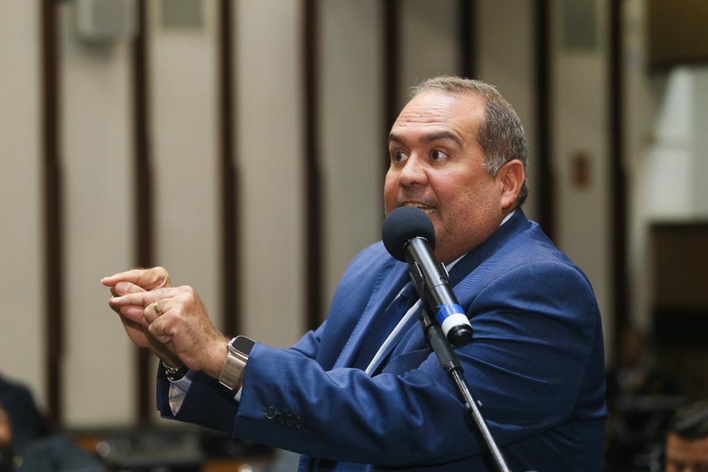 Sandro Régis critica novos pedidos de empréstimo do governador e alerta para risco de endividamento da Bahia no futuro Sandro Régis critica novos pedidos de empréstimo do governador e alerta para risco de endividamento da Bahia no futuro