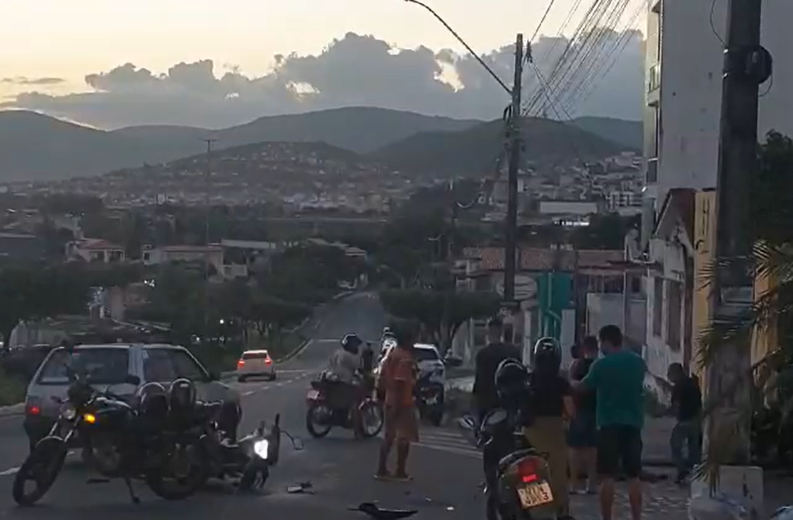 Motorista flagra acidente na ladeira da balança Motorista flagra acidente na ladeira da balança