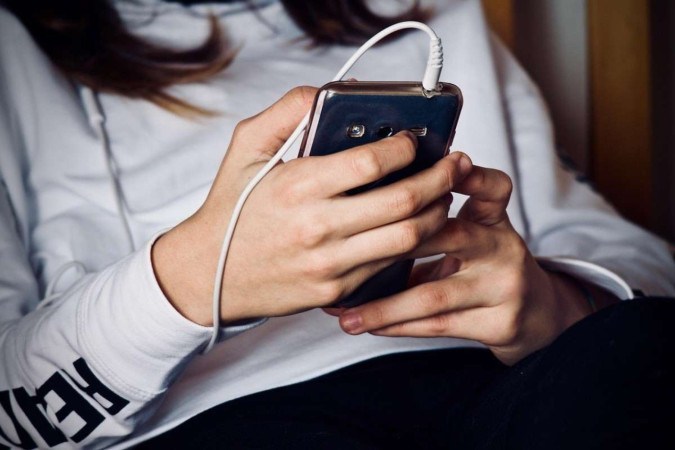 Celular em sala de aula: 86% dos brasileiros apoiam algum tipo de restrição no uso Celular em sala de aula: 86% dos brasileiros apoiam algum tipo de restrição no uso