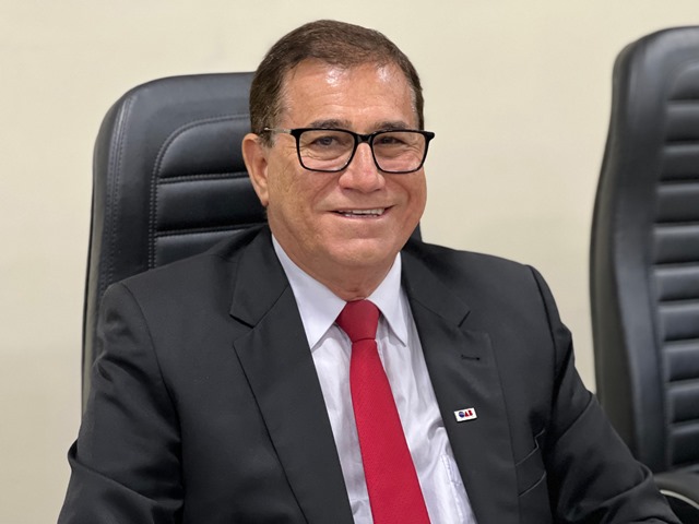 Joaquim Caíres é homenageado com Título de Cidadão Jequieense e Comenda Governador Antônio Lomanto Jr. Joaquim Caíres é homenageado com Título de Cidadão Jequieense e Comenda Governador Antônio Lomanto Jr.