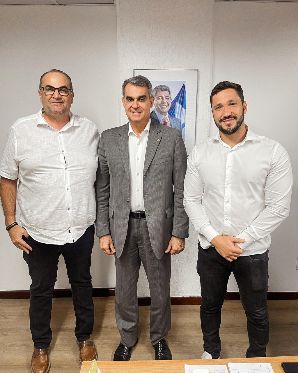 Audiência com Bui Bulhões e Hassan na Secretaria de Infraestrutura da Bahia visa beneficiar distrito de Florestal e povoado da Barragem de Pedra Audiência com Bui Bulhões e Hassan na Secretaria de Infraestrutura da Bahia visa beneficiar distrito de Florestal e povoado da Barragem de Pedra