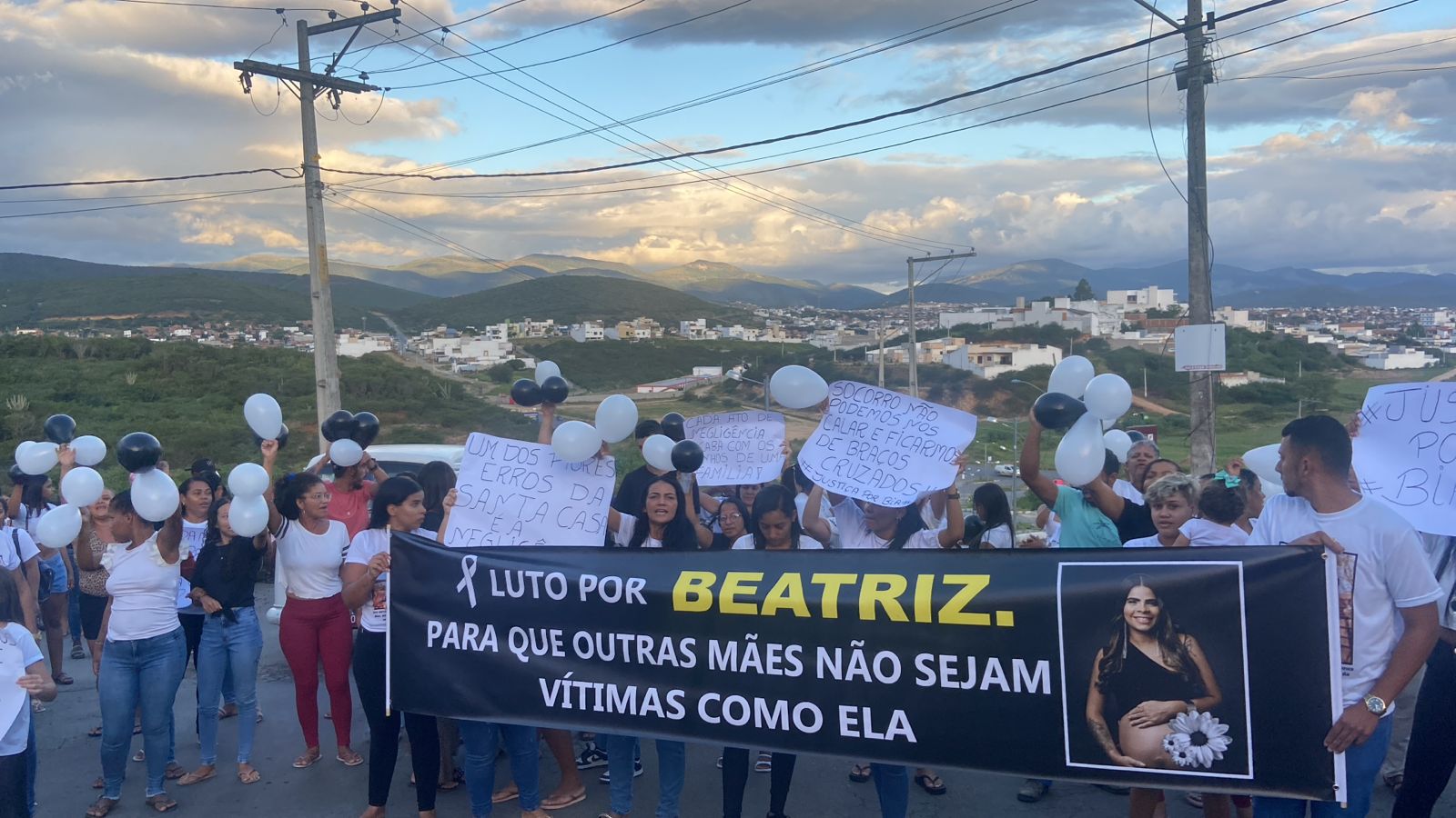 Familiares e amigos de Beatriz clamam por justiça; jovem morreu após parto na Santa Casa