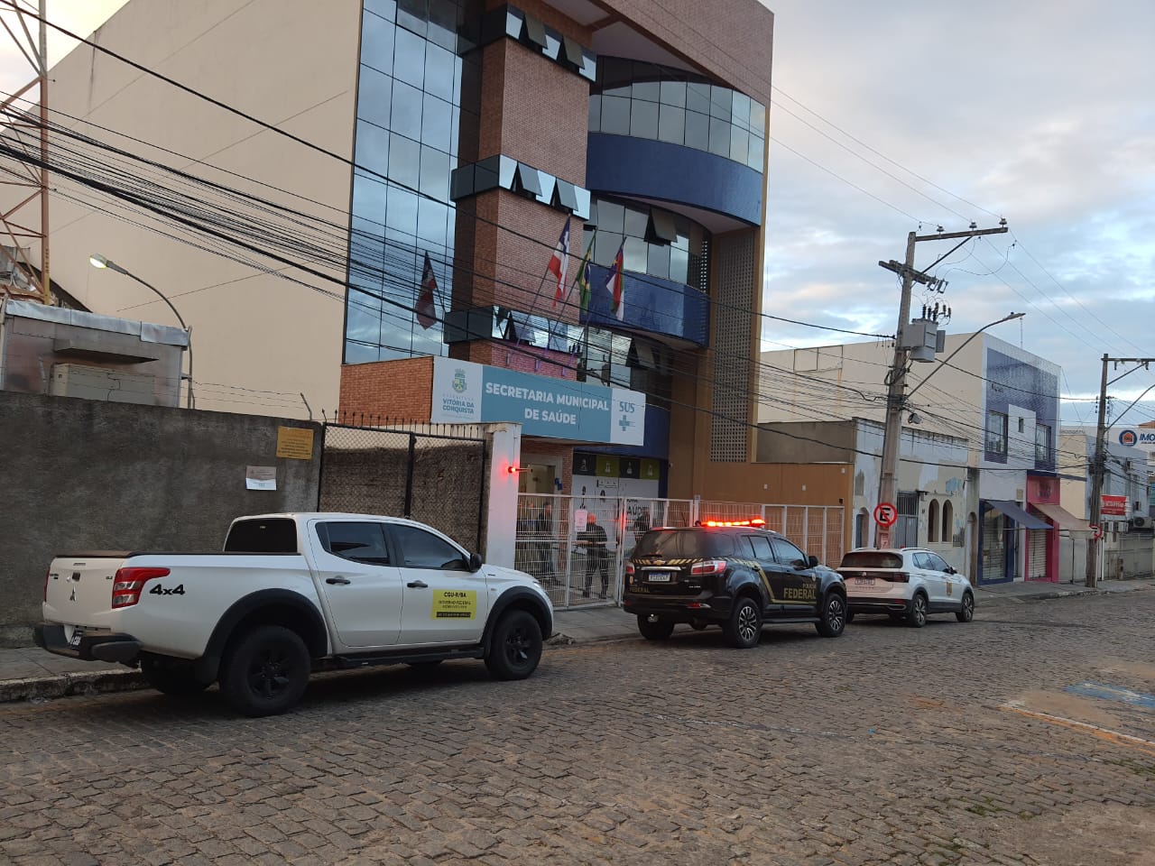 Polícia Federal realizou operação para prender quadrilha acusada de desviar dinheiro destinado ao combate da COVID19 Polícia Federal realizou operação para prender quadrilha acusada de desviar dinheiro destinado ao combate da COVID19