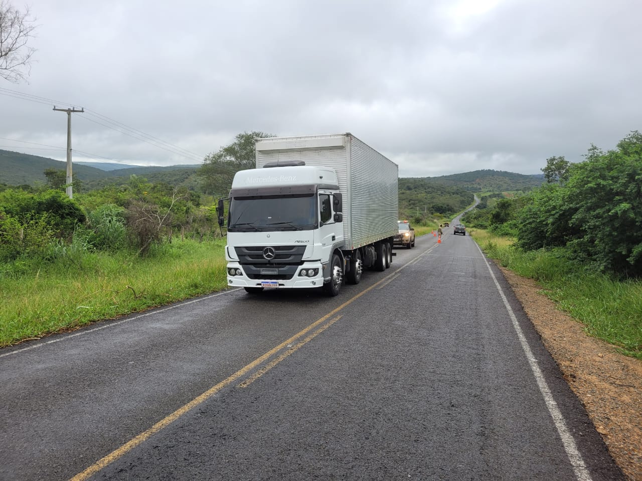 Caminhão tomada de assalto na estrada de Maracás foi abandonado na BR 330