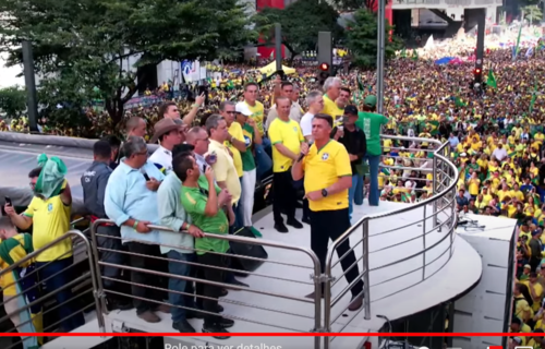 Ato a favor de Bolsonaro reúne milhares de apoiadores na Avenida Paulista