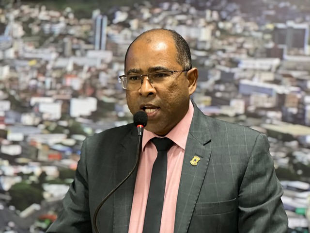 Vereador Soldado Gilvan solicita aquisição de novos brinquedos para as Escolas Municipais Vereador Soldado Gilvan solicita aquisição de novos brinquedos para as Escolas Municipais