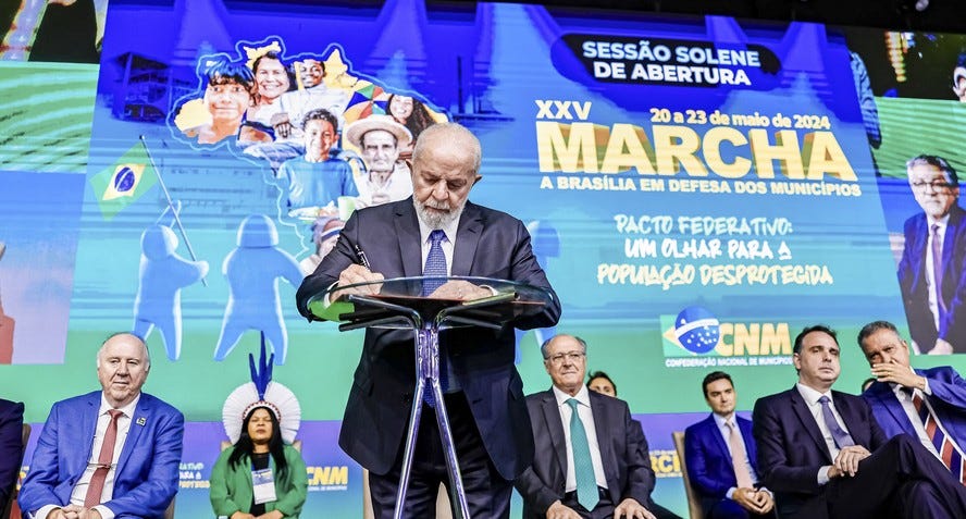 Lula é vaiado em eventos com prefeitos em Brasília Lula é vaiado em eventos com prefeitos em Brasília